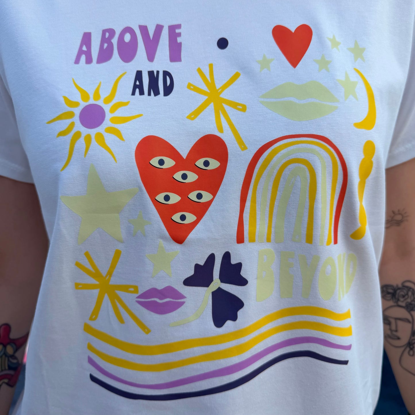 T-shirt Above & Beyond