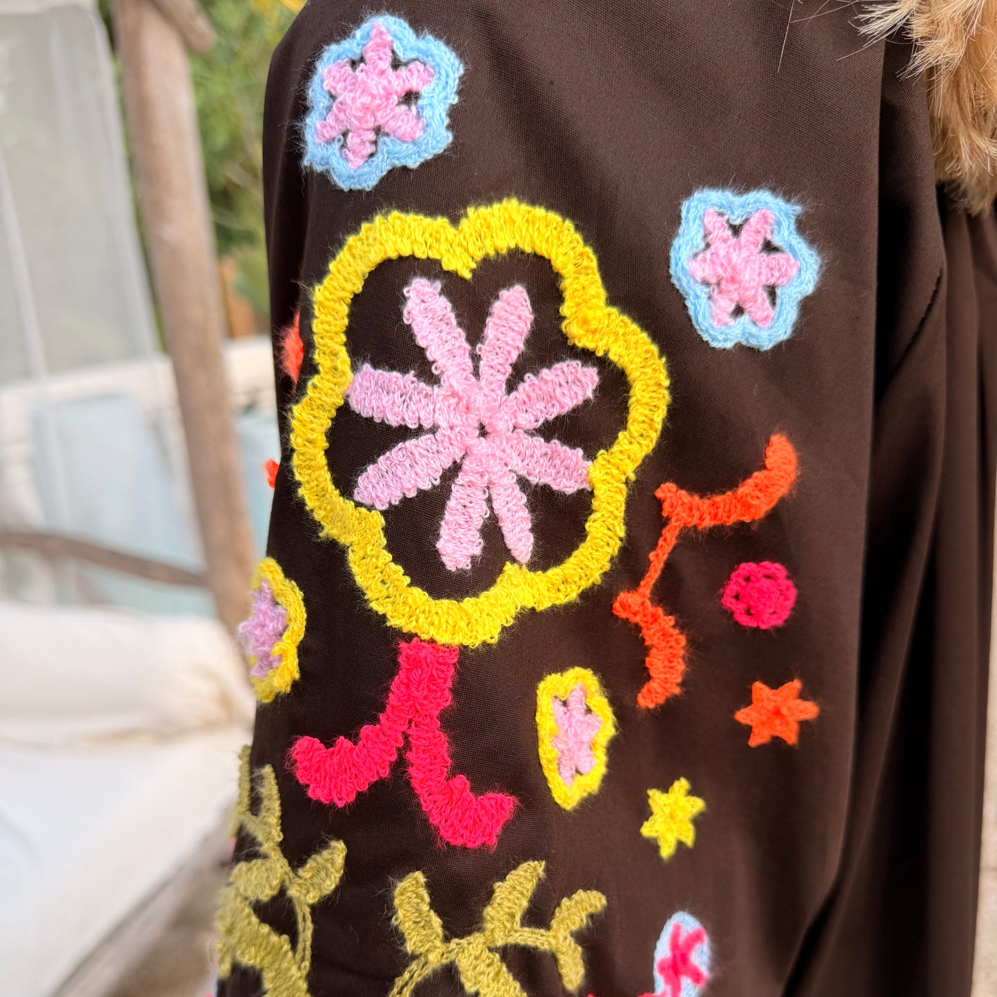 Robe manches bouffantes brodées