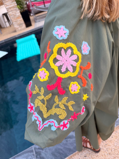 Robe manches bouffantes brodées