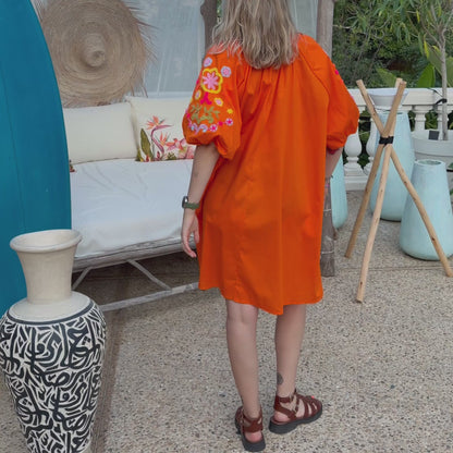 Robe manches bouffantes brodées